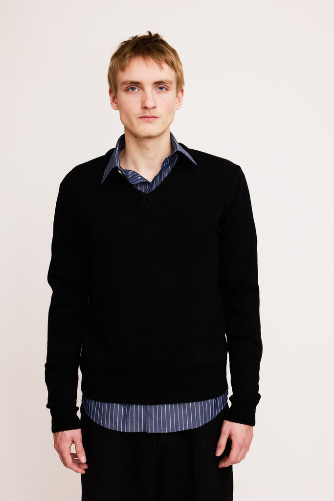 K&S Kasmír - Peysa V Neck Black